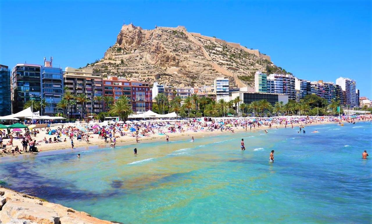 With Pool, Sea Views & Balcony Less Than 10min Walk To La Mata Beach! * Torrevieja