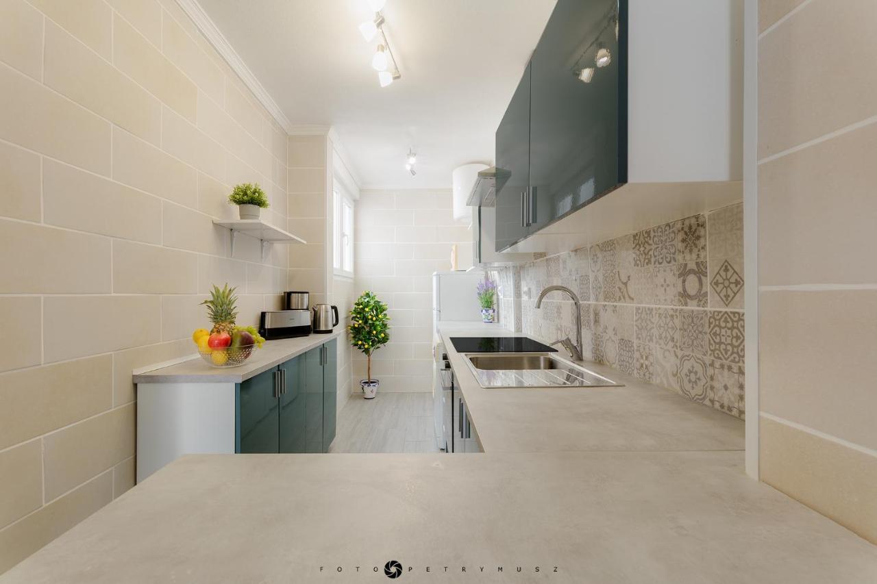 With Pool, Sea Views & Balcony Less Than 10min Walk To La Mata Beach! Apartment Torrevieja