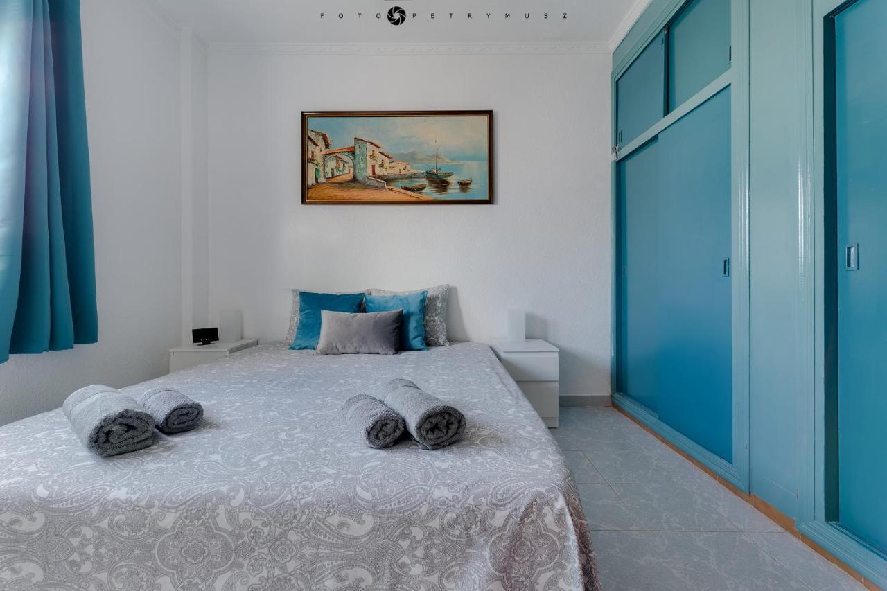 With Pool, Sea Views & Balcony Less Than 10min Walk To La Mata Beach! *